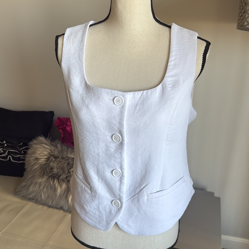 ABERCROMBIE White Button-Front Sleeveless Vest